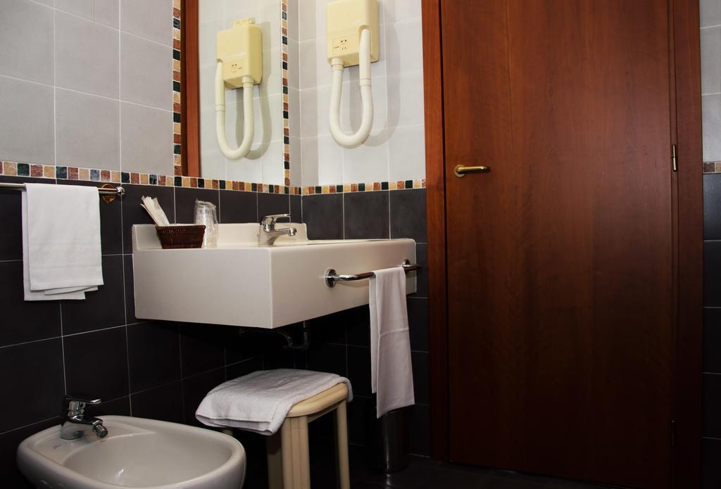 Hotel Visconti Melzo Kültér fotó