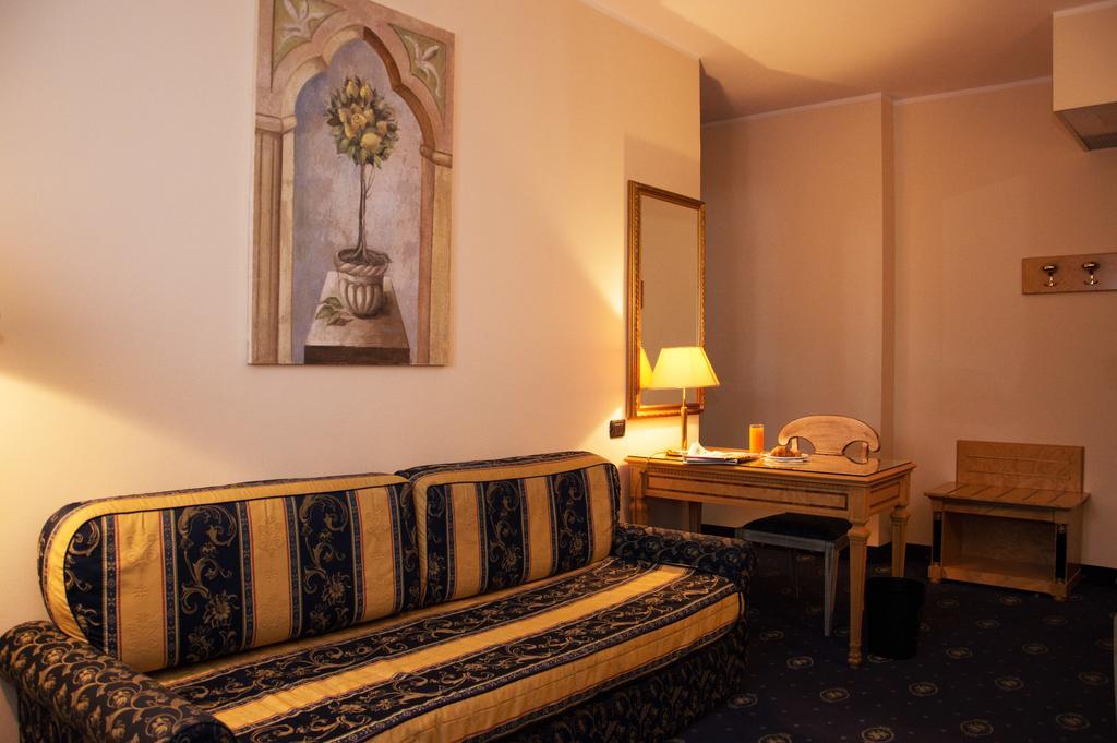 Hotel Visconti Melzo Kültér fotó