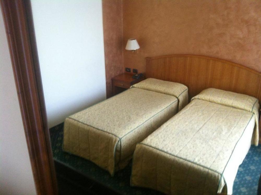 Hotel Visconti Melzo Kültér fotó