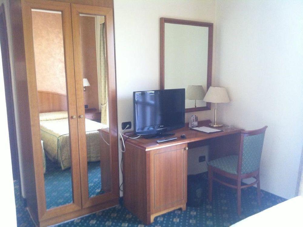 Hotel Visconti Melzo Kültér fotó